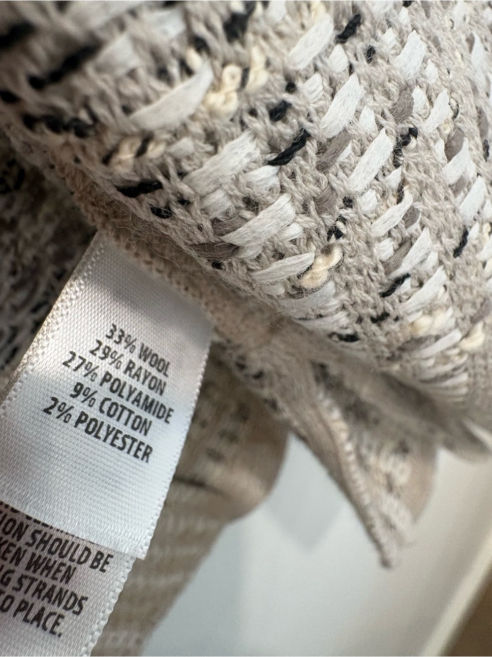 St. John Beige Metallic Tweed Cropped Jacket - Picture 4 of 7